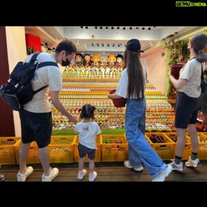 Bryan Shu-Hao Chang Instagram - 每次約帶乾女兒出去玩，最後都變成兩個老爸顧三個女兒，真的都還是孩子👧
@whatjayjay @cherryhsia @niniouyang 
請支持多元成家囉
祝福大家中秋團圓快樂～～
#中秋快樂