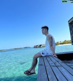 Bryan Shu-Hao Chang Instagram - 去年的一段時間有點閒，閒的有點慌，總覺得在這樣的年紀不該停下來，應該要無比忙碌的一天過一天。
那段時間有很多體悟，也有很多的無可奈何。凡事強求不來，只能被動的知足當下。
姑且停下來好好的看看這個世界，去了夢幻海域的馬爾地夫，也去了雪山仙境的瑞士，以為美景無敵，卻發現這些再美，也不及身邊對的人來的重要。
真的，總覺得努力賺錢以後吃遍山珍海味，玩遍世界各地，可跟錯了人，不如不去。去過回想起來，你也不會記得到底有多美有多好吃，只會記得跟誰在大海上騎了兩小時的水上摩托車追海豚，跟誰在海拔2千多一路騎著卡丁車向山下衝去。
今年慢慢的又開始忙碌起來，感謝那段時間的沈澱，心態跟以往不同了，珍惜每一個機會，卻不患得患失。該孝順父母的，該跟重要的人聚會的，該陪毛小孩的，該健身的，該做公益的，每一個該花的時間都很重要。

那時爸爸對我說「歲月匆匆過，成就，是你努力，同時老天給你，但公益是你只要有心，就會留下點滴價值，生下你，我們什麼都帶不走，但可以一起留下愛心」

我依然相信家庭教育可以讓一個孩子無論順逆，抬頭挺胸，勇往直前。帶著這樣的心境與豁達，我會好好享受接下來的忙碌的！