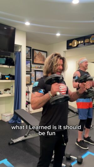 Bryant Wood Instagram - Just finished DDP's Gauntlet. @diamonddallaspage It was 1000 times more intense than what the videos or the voice-over represents. Yet, he figured out how to make these workouts extremely safe to reduce the risk of injury. With all the broken bones I've had throughout my life, I couldn't have stepped into a better environment to express something that's been dormant in me since college wrestling. Let's goooo!! ⚡️🔥THANK YOU BROTHER! And thank you @bootleguniverse for introducing us. 🙏
Workout flow:
Cold plunge 5min
Hypoxia training 20min
Weights 30min
DDPY