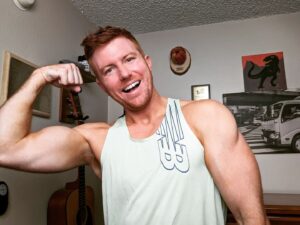 Bryce Eilenberg Instagram - New Curls and Questions on YouTube.  Arms got tired.