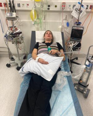 Brynley Stent Instagram - Hard launch of me and my broken wrist. We met in the winter of 2023 when I was writing at Shortland street and slipped on some wet grass while playing the fool 🤡. Huge thanks to the real nurse @_aliswan_ , and fake nurses at Shorty for looking after me after I fainted, and to all the actual medical staff at Waitakere and AKL hospitals for being legends even when royally understaffed. Loved the free nangs A  . Special shout out to my ride or die @chrisparker11 for being by my side the whole time and distracting me while two men literally pressed and pulled my wrist into place.