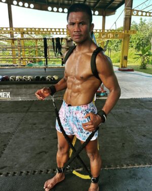 Buakaw Banchamek Instagram - 💪แค่ให้รู้ว่า คุณมองเราอยู่เราก็จะ✌️❤️