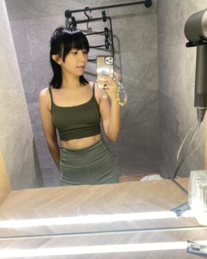 Buber Mak Instagram - 《舊橙》

今日先知「舊橙」嘅意思係外面好醜樣，裏面好甜。
而「靚橙」係，外面好靚，但裏面好酸。

純粹係上一個醫生叫我食多啲橙、飲多啲奶，
佢叫咗我一年我都未做，
我今日先記得要買橙食。

Good night 🌙 
準備原地昏迷了～