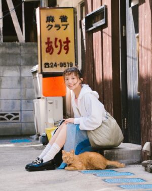 Buber Mak Instagram - 🍂🐈
去旅行係～
摸住人哋隻貓，掛住自己屋企隻貓(｡ ́︿ ̀｡)

隔咗好耐好耐先去旅行
今次思鄉病好嚴重
下次會進步（？）啲

嘻♪(´ε｀ )