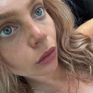 Buck Betty Instagram - 365 days around the sun thx world ☀️
