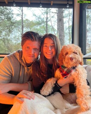 Buck Sexton Instagram - Merry Christmas from the Sextons! 
🎄 🎅 🤶 🐶 ❄️