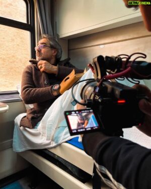 Bülent Alkış Instagram - @eeberkmio #belgesel#tren #yolculuk#tv#ekip#set @sarikamis #sarikamis