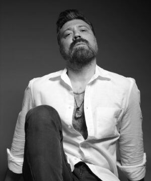Bülent Emrah Parlak Instagram - Pişşt😉 🦡🌻 

Canım kardeşim @amuratarik çok sevdiğimiz fotoğraflarımızı çekti. Bizi tanıştırdığın için teşekkür ederim @abdullahbulutt 🙏🌻 @abdullahbulutmanagement