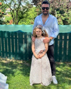 Bülent Emrah Parlak Instagram - Canım kızım. Bugün 8 yaşında oldu. Bana en güzel sen Bülent dedin. Beni en çok sen mutlu ettin. Ömrüm❤️Lisa’m🧿 #lisaparlak