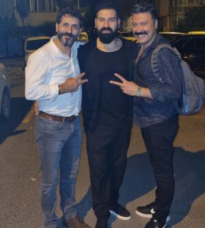 Bülent Emrah Parlak Instagram - Koçlarım gelmiş. Benim canımın içidir onlar. Çok ama çok severim ❤️@bagerparlak @burakparlak__