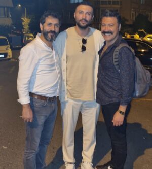 Bülent Emrah Parlak Instagram - Koçlarım gelmiş. Benim canımın içidir onlar. Çok ama çok severim ❤️@bagerparlak @burakparlak__