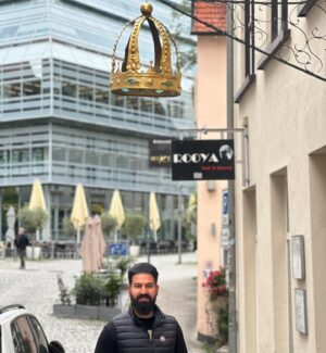 Bülent Emrah Parlak Instagram - Bir amcaoğlu nasıl sevilirse onun milyon katı seviyorum seni.  König 👑 @bagerparlak @parlakbager