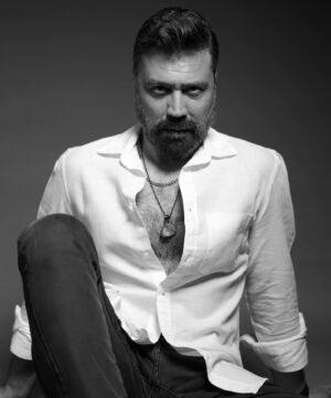 Bülent Emrah Parlak Instagram - Pişşt😉 🦡🌻 

Canım kardeşim @amuratarik çok sevdiğimiz fotoğraflarımızı çekti. Bizi tanıştırdığın için teşekkür ederim @abdullahbulutt 🙏🌻 @abdullahbulutmanagement