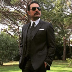 Bülent İnal Instagram - Günaydın... Setten sevgiler selamlar👊👊👍👍 #babamveailesi #goldfilm #kanald