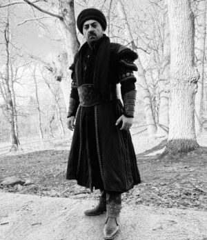 Bülent Polat Instagram - “ Güzellikten yana bir biçimi yoktu; onu gördük, ama bizi çeken bir görünüşü yoktu. Hor görüldü ve reddedildi, azap ve keder doluydu.” Luther