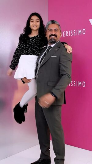 Bülent Polat Instagram - Bülent Polat e Neva Pekuz, gli amatissimi Gaffur e Üzüm di #TerraAmara, vi portano nel backstage di #Verissimo 😍 Non perdete la loro intervista oggi alle 16.30 su #Canale5!