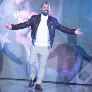 Bülent Polat Instagram - Lui è Gaffur, uno dei protagonisti più amati di #TerraAmara: ora a #Verissimo… Bulent Polat 🤩💥