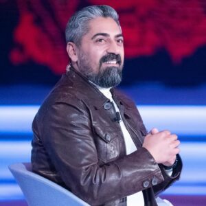 Bülent Polat Instagram - Lui è Gaffur, uno dei protagonisti più amati di #TerraAmara: ora a #Verissimo… Bulent Polat 🤩💥