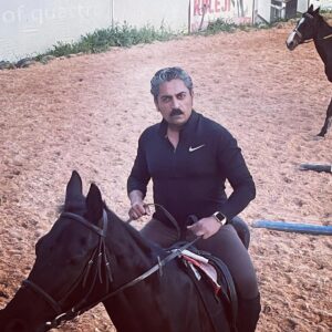 Bülent Polat Instagram - “Bir at, insanların kendileriyle ilgili hayallerinin bir yansımasıdır – güçlü, kuvvetli, güzel – ve at bize sıradan varlığımızdan kaçış fırsatını verebilecek güce sahiptir. ” Pam Brown