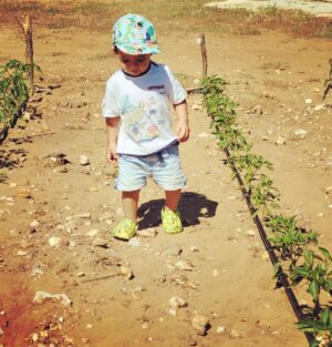 Bülent Polat Instagram - Oğlum Doğu bey 🤴🏽 mekanın sahibi☺️☘️ yolun taşlı ama baban yanında,  anlatıp öğreteceğim sana o taşları nasıl yola getireceğini. Onlar yol olacak sana engel değil. 😉