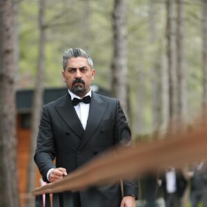 Bülent Polat Instagram - “Bir erkeği hiçbir şey smokin giymekten daha zarif ve kibar hissettiremez.”