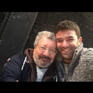 Bülent Şakrak Instagram - Neyim varsa senin yüzünden.. @mehmetbirkiye 
#öğretmenim
#arkadaşım