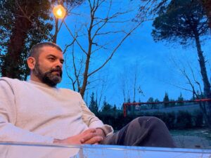 Bülent Şakrak Instagram - Muhabbet bağına girdim bu gece..😎😂😂