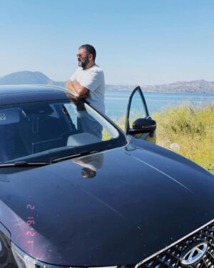 Bülent Şakrak Instagram - Yollara çıktık yine seninle,saatlerce durmadık ve sen her zamanki gibi gıkını çıkarmadın,zerre üzmedin.Biz seninle dağları deleriz @chery_turkiye 👍Önümüz yaz,gör bak daha neler yapıcaz.😎 #yolakiminleçıktığınönemli  #tiggo8pro @chery_turkiye #işbirliği