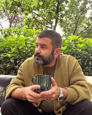 Bülent Şakrak Instagram - Bu kafa neşe içinde..😎🥂