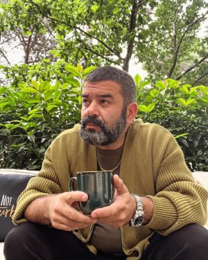 Bülent Şakrak Instagram - Bu kafa neşe içinde..😎🥂
