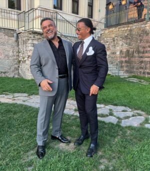 Bülent Serttaş Instagram - Kendisi  için  besteleyeceğim şarkının içeriğini konuştuk. Bayağı eğlenceli olacak @nusr_et