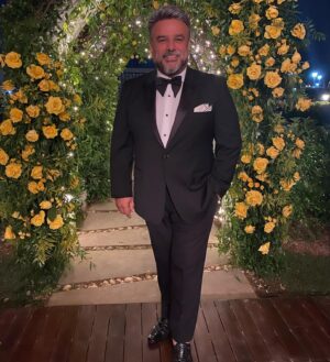 Bülent Serttaş Instagram - Keyifli bir hafta sonu geçirmeniz dileğiyle. #filhakika yakında
