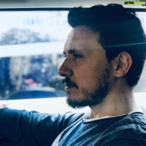 Burak Aksak Instagram - eskişehir yolunda, yine bir fuar, yine imzalar. istanbul’a ve karmaşasına kısa bir ara.