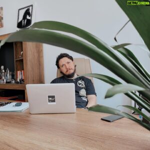 Burak Aksak Instagram - boynu bükükler