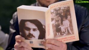 Burak Aksak Instagram - sene 2001. usta kalemini gülle donattı. biz de sayesinde kalem tutmaya başladık #ferhanşensoy