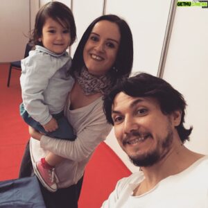 Burak Aksak Instagram - teşekkürler izmir. çok güzel bir hafta geçirdik beraber. çocukla da çocuk oldum, evet. erken 23 nisan kutlaması. #leylailemecnun @kusuratyayinlari