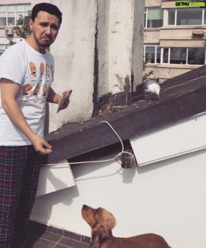 Burak Aksak Instagram - kahvaltı ettirmediler #leyla #jonathan