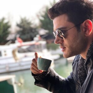 Burak Sevinç Instagram - 40 yıl hatırı var madem;içelim o zaman☕️ 😉 foto by @ismaildemirci
