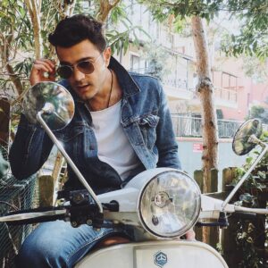 Burak Sevinç Instagram - Çıkmadan son kontroller! 😉 🌞