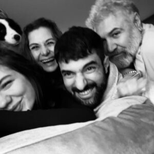Burak Tamdoğan Instagram - Kalp ısıtan dostlar. ❤️

@demetozdemir @@enginakyurek
 @hatisaslan @ahmetkayimtu 
ve Luka