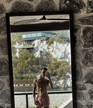 Burak Temiz Instagram - Teknik aksaklıklarla yeniden atılan post check 😂
"Bodrum Vibes" 🏝️
