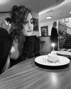 Burcu Gönder Instagram - Doğdum ben.. 🎂