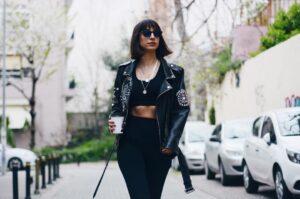 Büşra Çam Instagram - Walk like i own this town #bosslady #socialeras 🖤 (Code: Busra is still available 💵 )