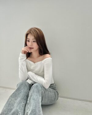 Byeon Seo-yun Instagram - 🩵✈️🗺️🌬️☁️