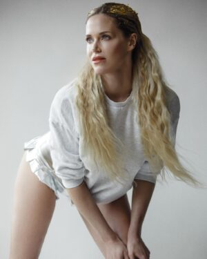 Byrdie Bell Instagram - Posed
:
:
:
Photography @ale_poveda //// Hair @marcosd1az