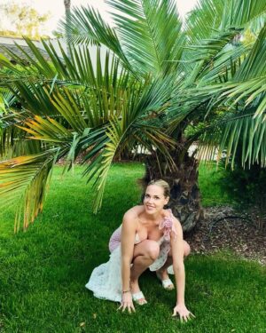 Byrdie Bell Instagram - Getting into it… 🌴