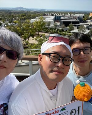 Byun Young-joo Instagram - 방구석1열 제주편이 업로드됐습니다. 다음주 수요일까지 두편. 영화는 다큐멘타리 수라와 인어공주입니다.