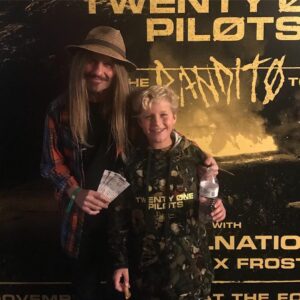 C.C. DeVille Instagram - Happy thanksgiving everyone !!
I am so thankful for this guy here !!
He brought me to the 21 Pilots show last week at the Forum !!so blessed !!