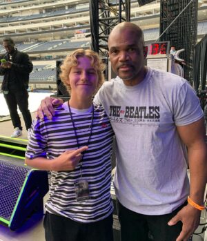 C.C. DeVille Instagram - The magic of LA
Vallon with Darryl McDaniel
Of the legendary RUN DMC !!!
At sound check !!!
!! 🎉👏🏼🙌🏻 #rundmc #sofistadium #poison