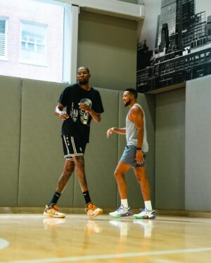 CJ McCollum Instagram - Target practice with a legend. Been about 7 years since we got a workout in together 7. Appreciate the work brotha and glad to see you still training like it’s pre draft 🤝. The left hand Hesi pull up trey is a shot I stole a long time ago. Been about a decade. A lot has changed since we first met @cbrickley603 . Glad to see everything going well for you. The work is undefeated 🤝 
📷/ @nextsubject